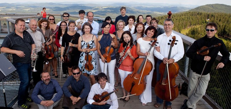 Die Südböhmische Philharmonie spielt für Sie kostenlos auf dem Lipno-Platz!