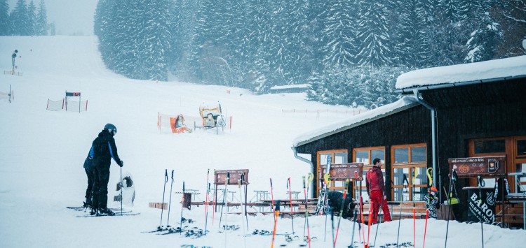 Přijeďte si užít 13+ km sjezdovek, SNOW Tour 2025 a aprés-ski party!